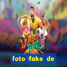 foto fake de menina no espelho cabelo cacheado